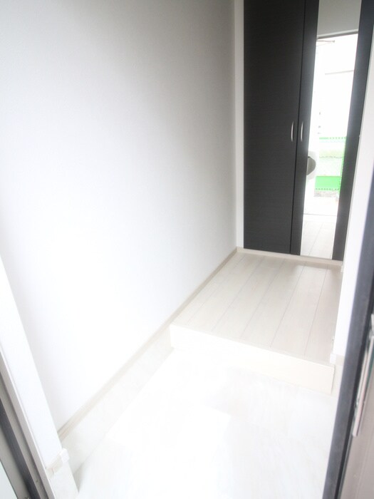 物件内観写真12　(玄関)