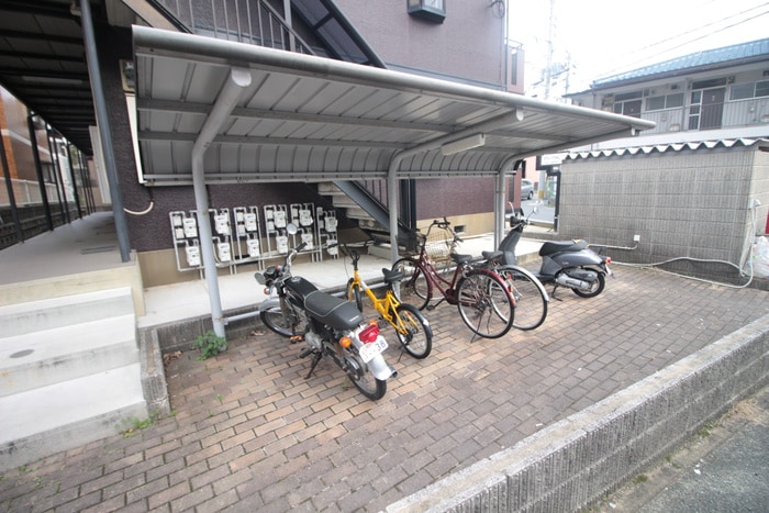 物件外観写真4　(駐輪場)