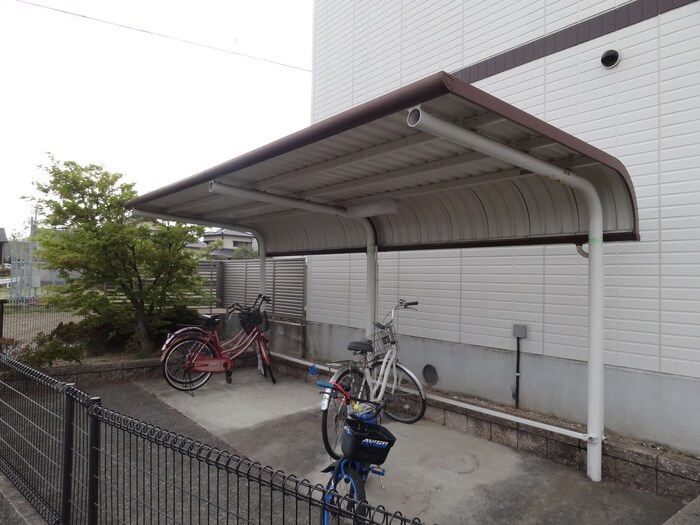 物件外観写真3　(駐輪場)