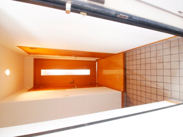 物件内観写真12　(玄関)