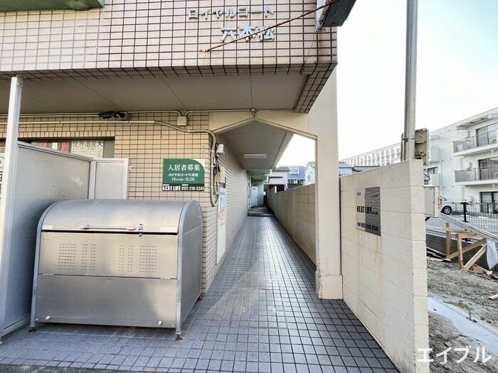 物件外観写真3　(エントランス部分)