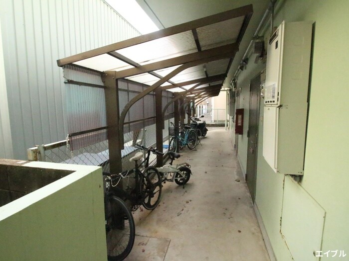 物件外観写真4　(駐輪場)