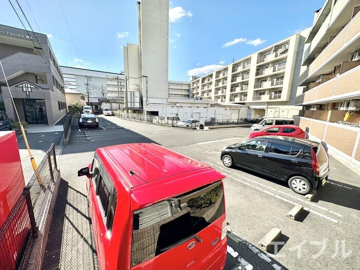 物件外観写真4　(駐車場)