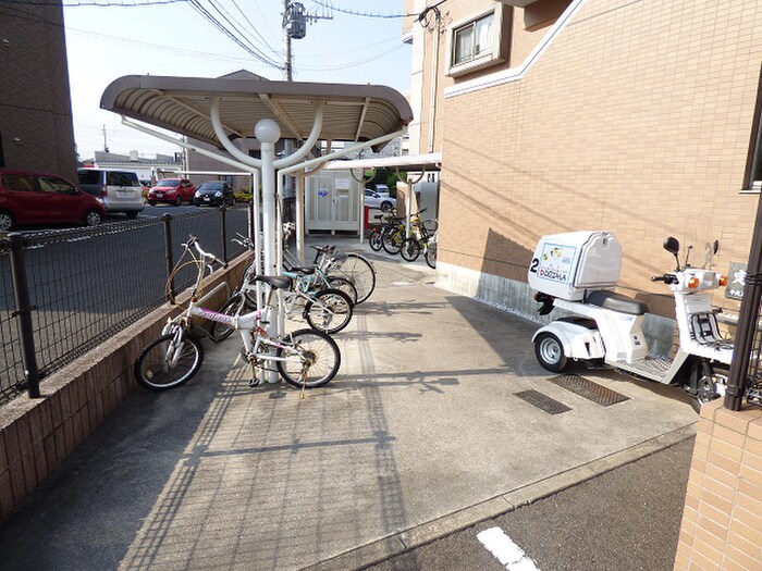 物件外観写真5　(駐輪場)