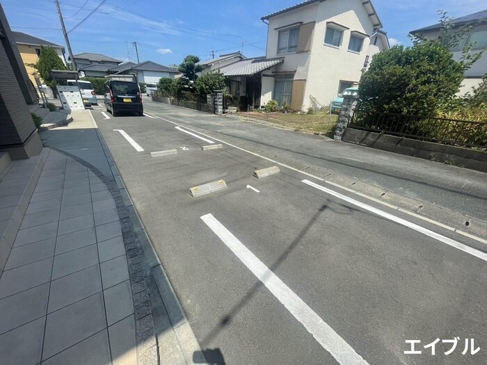 物件外観写真2　(駐車場)