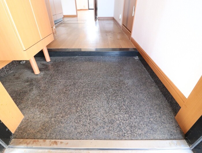 物件内観写真12　(玄関)