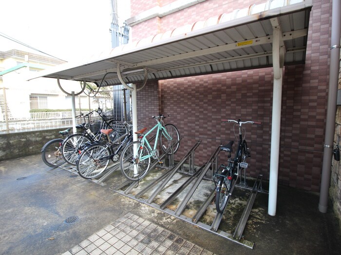 物件外観写真3　(駐輪場)