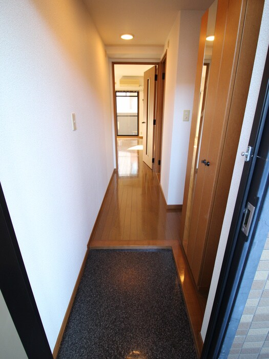 物件内観写真10　(玄関)