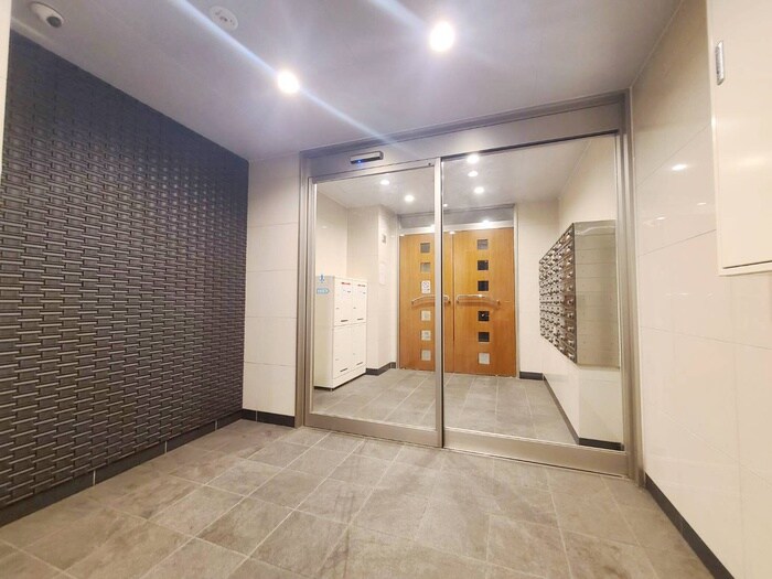 物件外観写真3　(エントランス部分)