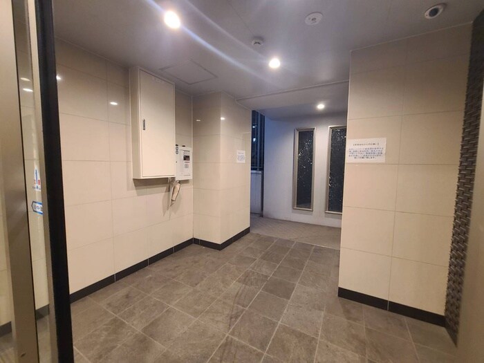 物件外観写真5　(エントランス部分)