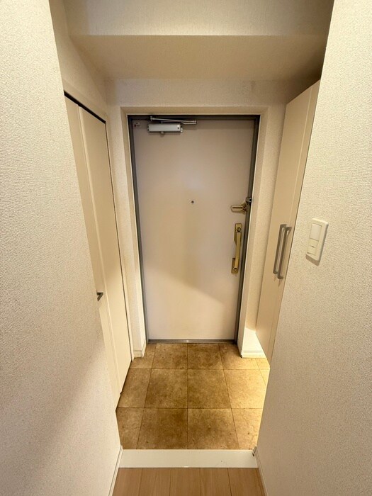 物件内観写真16　(玄関)