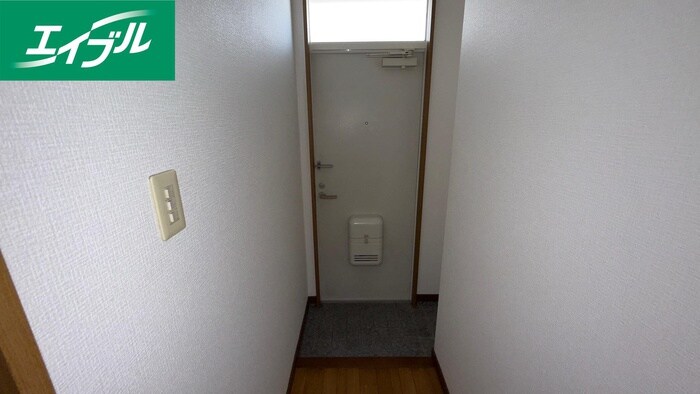 物件内観写真13　(玄関)