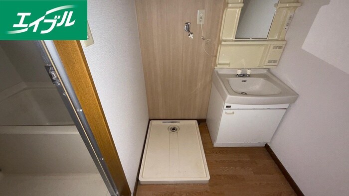 物件内観写真16　(洗濯機置場)