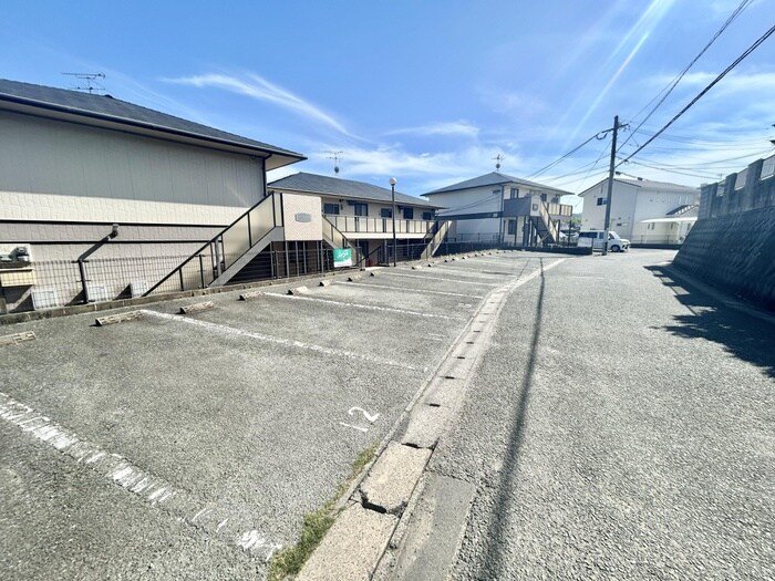 物件外観写真2　(駐車場)