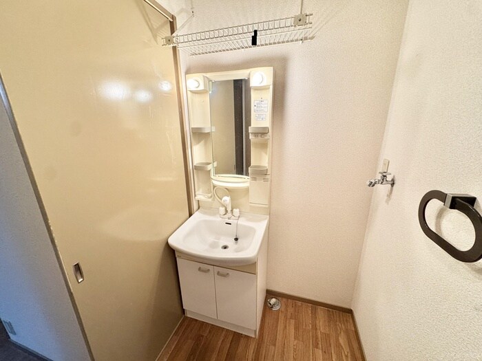 物件内観写真8　(洗面)