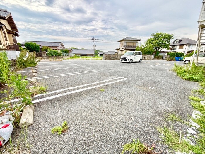 物件外観写真2　(駐車場)