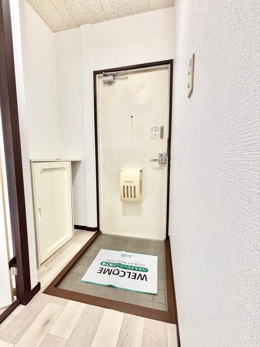 物件内観写真12　(玄関)