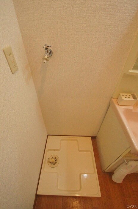 物件内観写真13　(洗濯機置場)