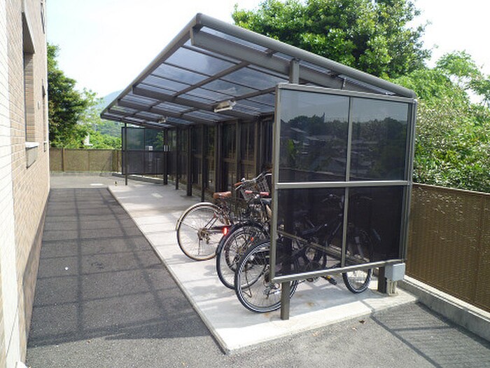 物件外観写真2　(駐輪場)