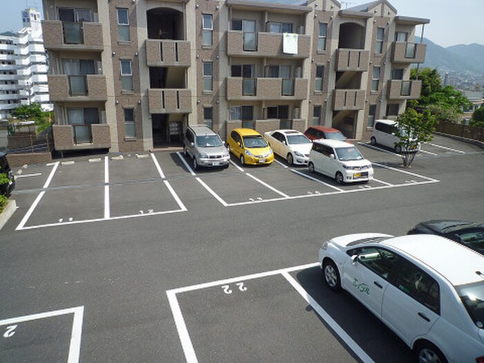 物件外観写真3　(駐車場)