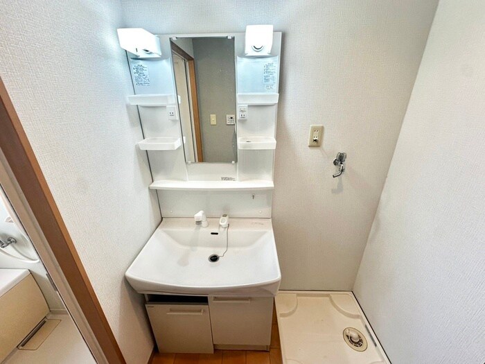 物件内観写真8　(洗面)