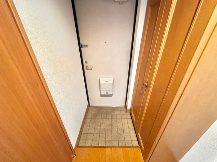 物件内観写真11　(玄関)