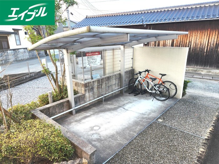 物件外観写真4　(駐輪場)