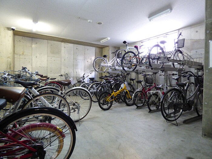 物件外観写真5　(駐輪場)