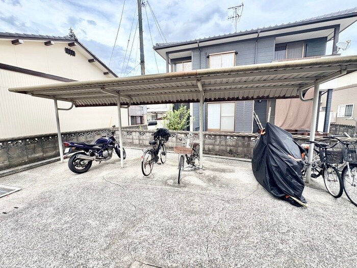 物件外観写真4　(駐輪場)