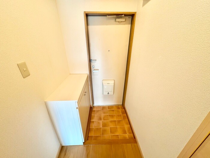 物件内観写真14　(玄関)