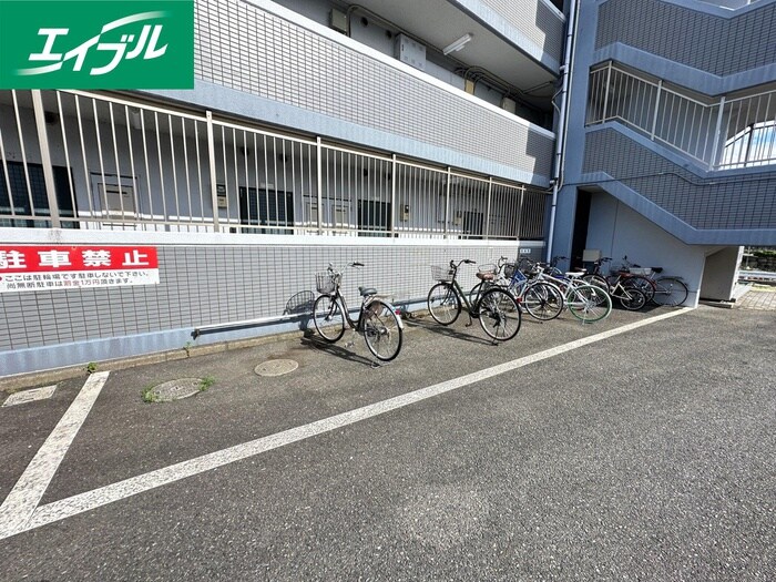 物件外観写真3　(駐輪場)