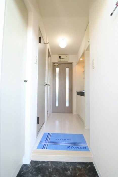 物件内観写真12　(玄関)