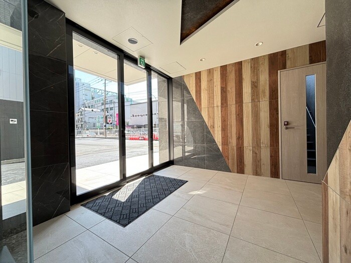 物件外観写真4　(エントランス部分)