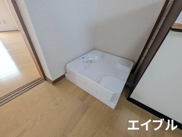 物件内観写真12　(洗濯機置場)