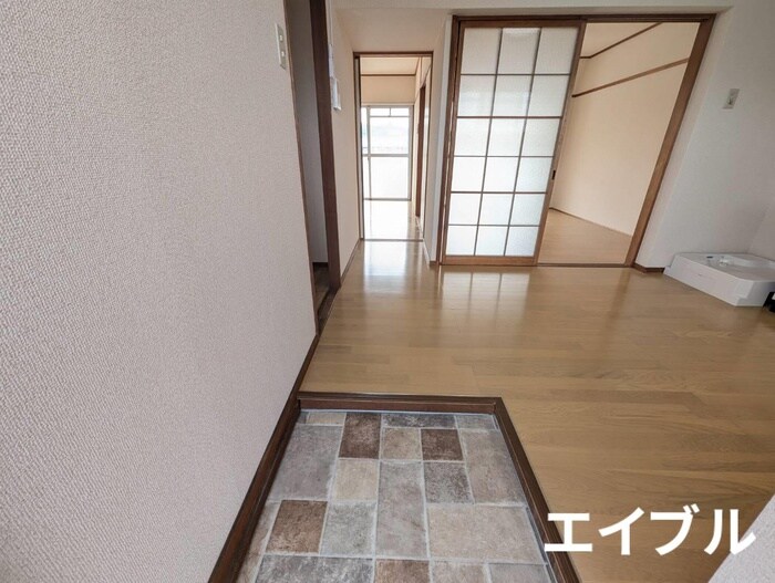 物件内観写真16　(玄関)