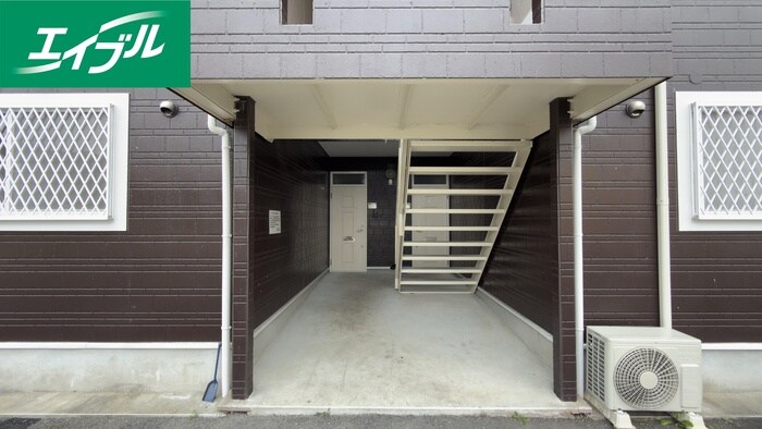 物件外観写真3　(エントランス部分)