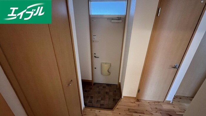 物件内観写真13　(玄関)