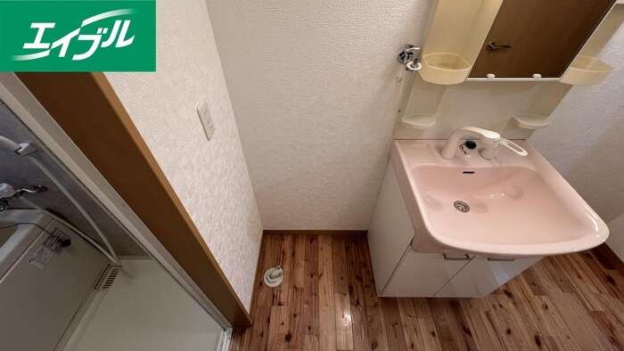 物件内観写真16　(洗濯機置場)