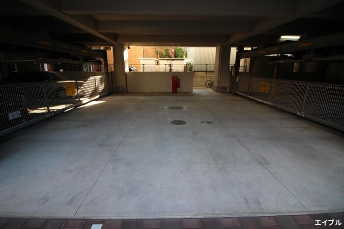 物件外観写真3　(駐車場)