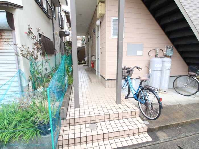 物件外観写真4　(エントランス部分)