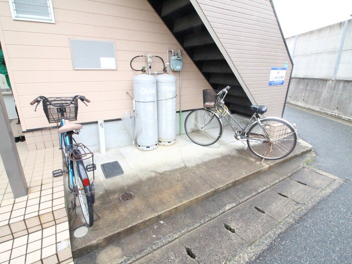 物件外観写真5　(駐輪場)