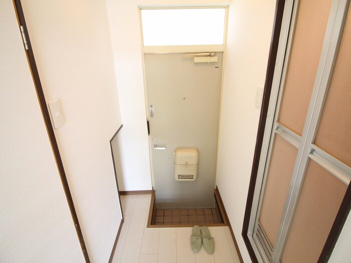 物件内観写真15　(玄関)