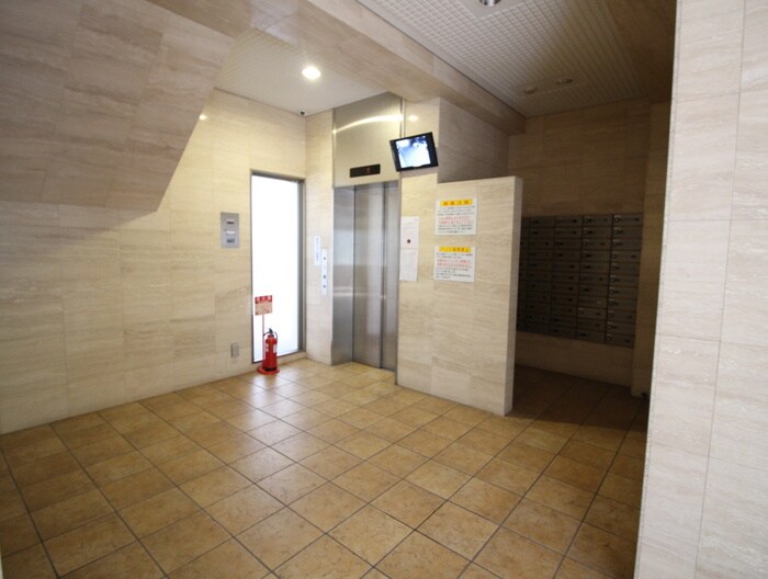 物件外観写真4　(エントランス部分)