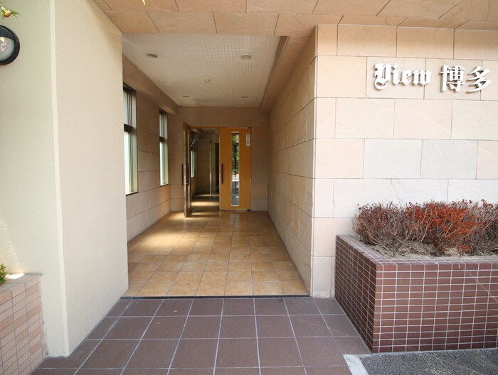 物件外観写真6　(エントランス部分)