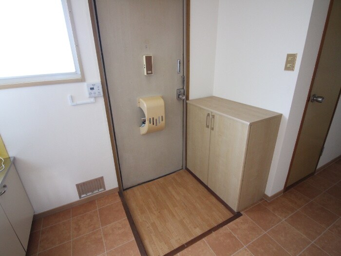 物件内観写真12　(玄関)