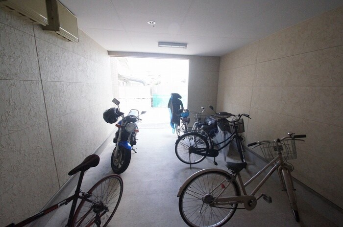 物件外観写真5　(駐輪場)