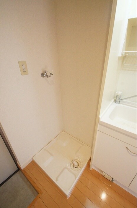 物件内観写真14　(洗濯機置場)