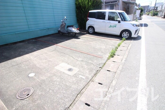 物件外観写真6　(駐車場)