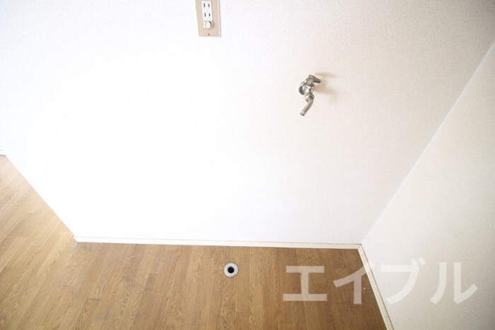 物件内観写真15　(洗濯機置場)