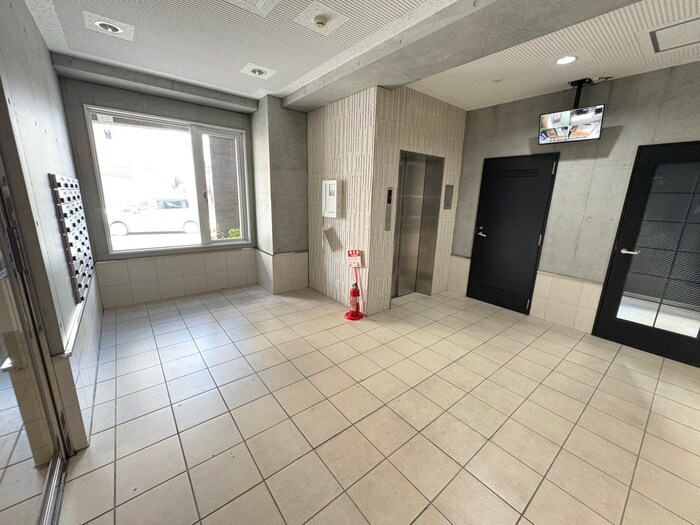 物件外観写真4　(エントランス部分)